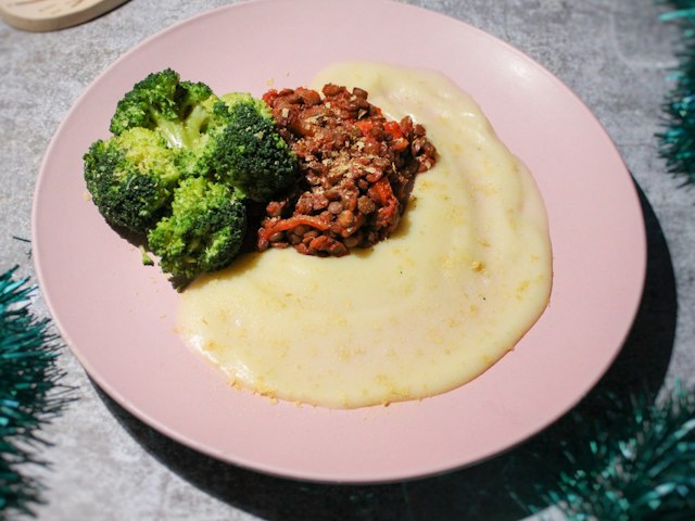 Картофельное пюре с мясом и брокколи